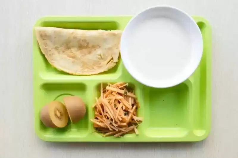 高校1:1复刻"国家版减肥餐" 网友:看着就感觉饿瘦了