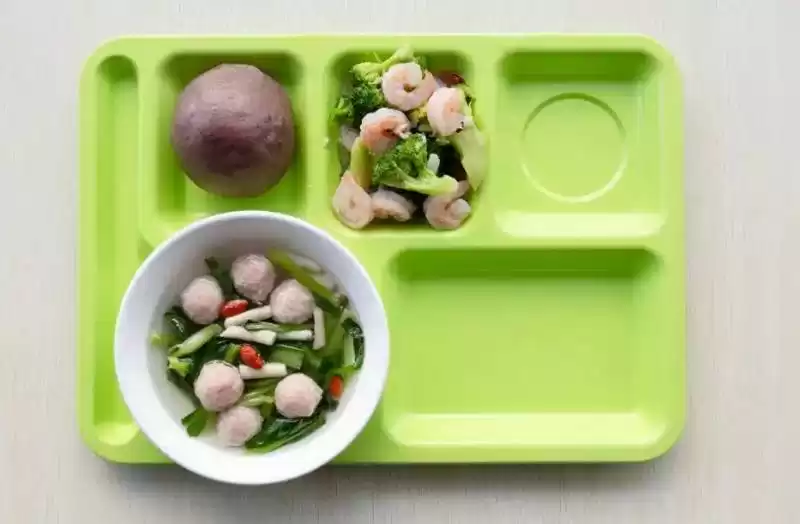 高校1:1复刻"国家版减肥餐" 网友:看着就感觉饿瘦了