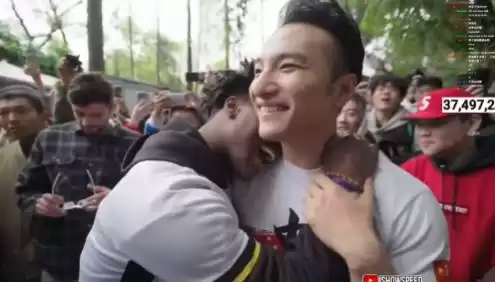 甲亢哥和油王田一名合唱surperidol 粉丝当街求婚!