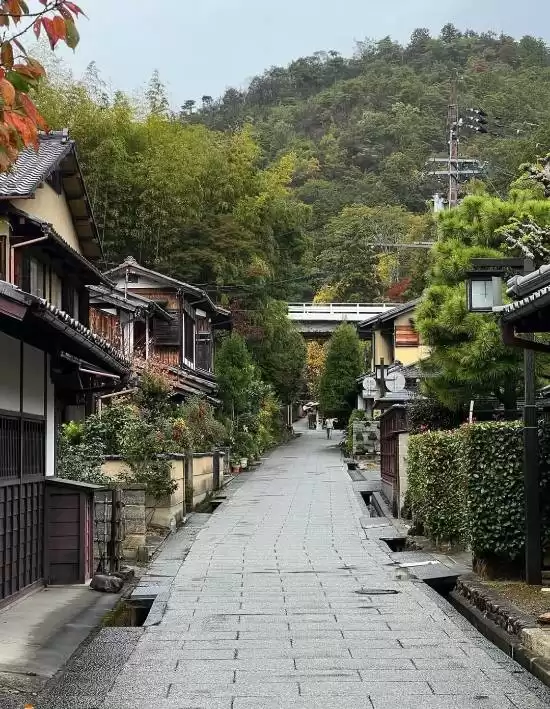 《AC影》竟成慰藉!玩家因游戏圆梦“重返”日本