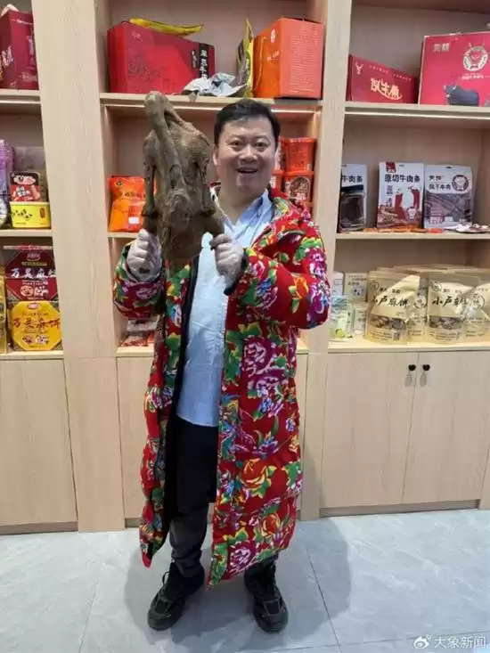 “卤鹅哥”将奖励的十万元捐出 爆红后的清醒人生