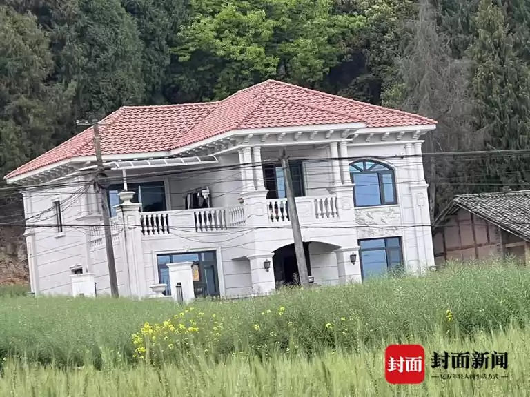 男子搬砖9年攒下200万 对话当事人:还会继续干
