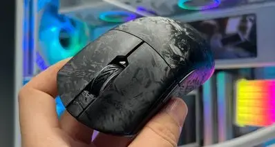 只要99￥的“复合碳纤维”中小手鼠标：SKN朱雀·惊碳
