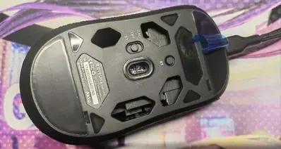 鼠标界怪谈——下面那层膜到底是不是脚贴？要不要撕？