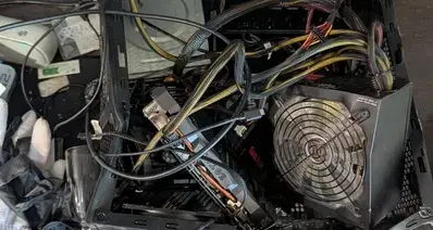 攒了几年的PC被伴侣砸烂，只剩CPU和内存条：引发网友愤怒与心碎