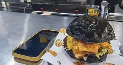 因博主自助一次吃12个汉堡，第三次到店被拒