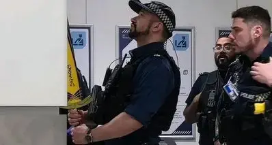 关于带咖喱棒去英国朝圣，却被海关警察强势围观这件事