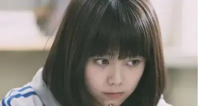 兄弟们，你们班里是不是也有这样的女孩？