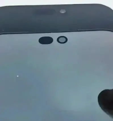 灵动岛再缩小：苹果在用最笨也最聪明的方式走向真全面屏