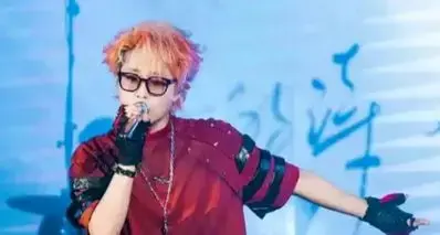 《跳楼机》原唱怒撕环球：版权被吞、分文未得，赌上生涯也要维权