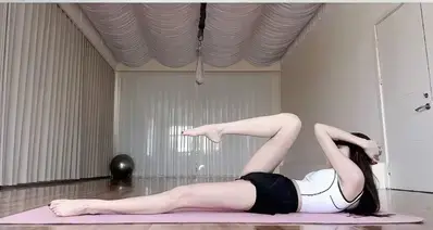 刚开学我发现自己的肋骨往外翻……