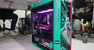 贫民窟的水夜神5090！初音未来GX601S装机分享