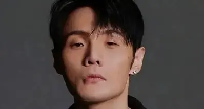 李荣浩微博名场面精选，一个把微博玩成朋友圈的音乐人