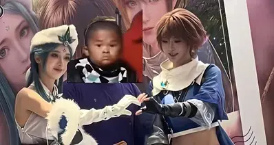 王者荣耀世界举办线下活动，粉丝想要比心互动，直接被coser无视