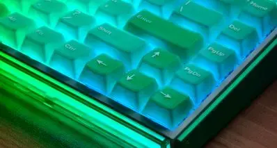 我去，怎么夏天还没到，键盘先绿了