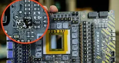 这哥们哪来的自信？花5万块买5090限量卡练手，结果卡B2变砖