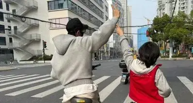 黄晓明带 9 岁儿子骑单车！他亲自道歉：会接受处罚